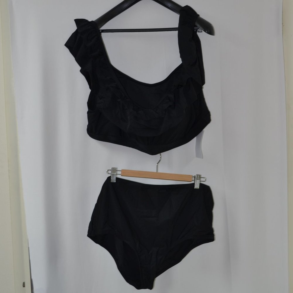 Meet Curve plain Black Off-the-Shoulder Bikini Set with Ruffle